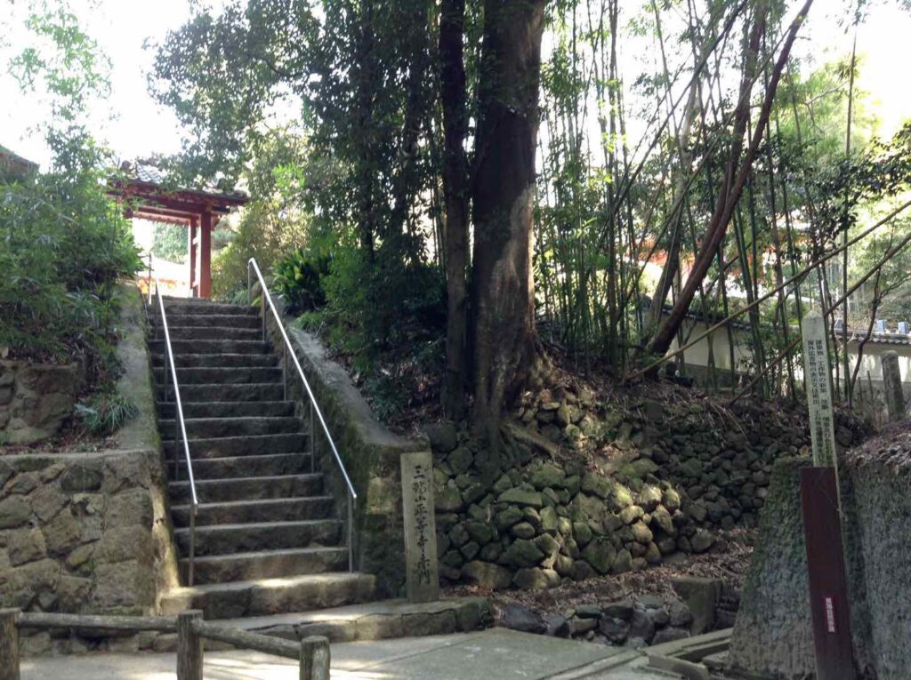 平等寺赤門