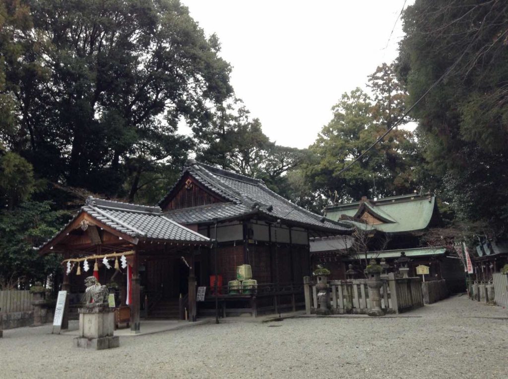 鴨都波神社拝殿と本殿